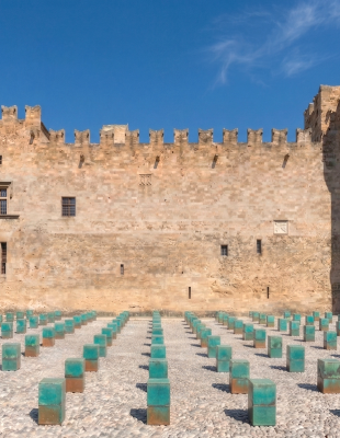 Η Biennale of Contemporary Keramics επιστρέφει μετατρέποντας τη Μεσαιωνική Πόλη της Ρόδου σε ένα διεθνές σημείο συνάντησης της σύγχρονης κεραμικής τέχνης