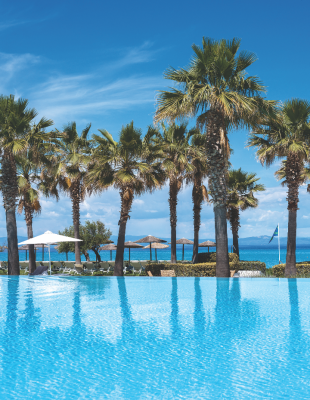 Στη «χρυσή» παραλία της Χανιώτης, ένα adults-only ξενοδοχείο συνδυάζει χαλαρούς ρυθμούς με κοσμοπολίτικη ενέργεια