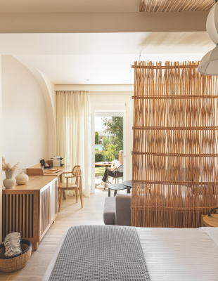 Ένα οικογενειακό resort σε μια από τις πιο μαγικές ακτές της Σιθωνίας μετατρέπεται στο απόλυτο καλοκαιρινό καταφύγιο