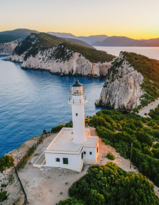 Από τις Κυκλάδες μέχρι τα Δωδεκάνησα, δείτε ποια είναι τα νησιά που προτείνει η Le Figaro για ήρεμες διακοπές