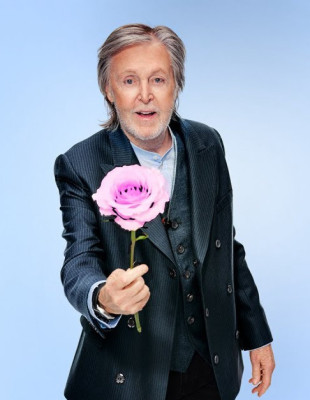 Ο Paul McCartney και ο Paul Mescal συναντιούνται στο ίδιο τραπέζι συζητώντας το “The Boys of Dungeon Lane”