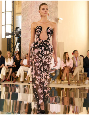 Paris Couture Week: Ο Daniel Roseberry μας προτρέπει να κάνουμε το άλμα στο άγνωστο