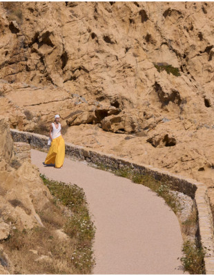 Jacquemus SS27: Η Κορσική μετατρέπεται στο μαγικό σκηνικό της νέας συλλογής “Le Bonheur”