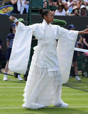 Η Naomi Osaka μετέτρεψε το court του Wimbledon σε πασαρέλα