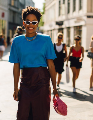 Οι midi skirts που κάθε fashionista πρέπει να έχει στη συλλογή της