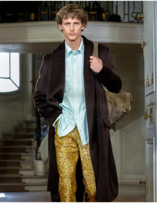 Dior Men Spring 2027: Ο Jonathan Anderson επαναπροσδιόρισε τους κλασικούς κώδικες του οίκου κι έδειξε ποιο είναι το στιλ του σύγχρονου άνδρα
