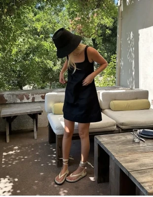Heatwave capsule wardrobe: Τι φοράμε τις ημέρες του καύσωνα για να παραμένουμε δροσερές