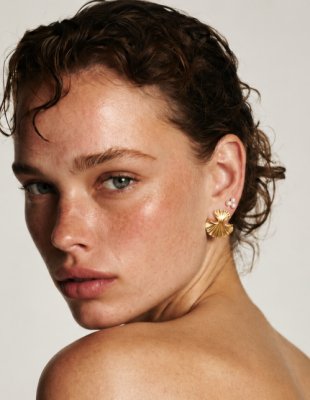 Sunset Makeup: Το αγαπημένο μας holiday look εμπνευσμένo από το πιο εντυπωσιακό καλοκαιρινό ηλιοβασίλεμα