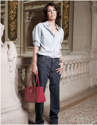 Casual chic στο Grand Palais: To look της Charlotte Casiraghi γίνεται το απόλυτο fashion inspo μας