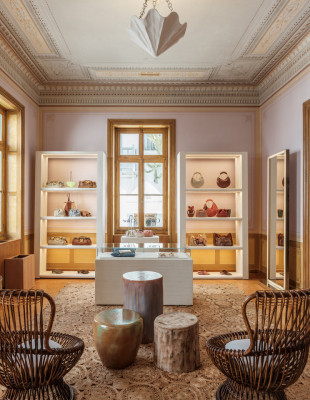 Η Kalogirou εγκαινιάζει το νέο concept store της στη Μύκονο, δίνοντας ζωή στην ιστορική Οικία Βενιέρη