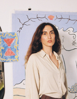Η ζωγράφος, designer και ιδρύτρια του naked summers, Χριστίνα Μανδηλάρη, αφηγείται ηλιόλουστες καλοκαιρινές ιστορίες μέσα από τις δημιουργίες της
