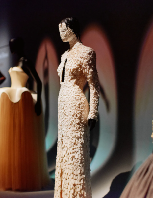 Τα fashion και art exhibitions που γίνονται η αφορμή για το επόμενο ταξίδι σας