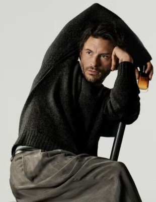 Ο Jonathan Bailey είναι το νέο πρόσωπο του Armani I Will
