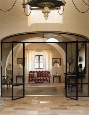 H masseria στην Puglia που αποκαλύπτει το πώς η αυθεντική ιταλική εξοχή συναντά μια διακριτικά σύγχρονη κομψότητα