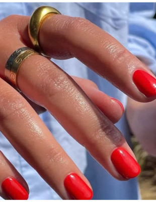 Τα "Late Summer Manicures" που δεν δείχνουν ούτε υπερβολικά καλοκαιρινά ούτε φθινοπωρινά