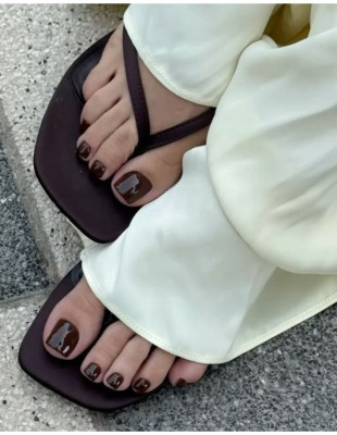 5 αποχρώσεις pedicure που πρέπει να δοκιμάσετε μέχρι το τέλος του καλοκαιριού