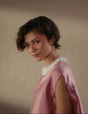 Η Zendaya είναι η νέα global ambassador της Prada Beauty και του εμβληματικού αρώματος Paradoxe