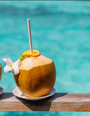 Summer Hangover: Οι εύκολοι τρόποι για να το αντιμετωπίσετε και να απολαύσετε τις διακοπές σας