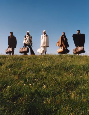 Ο οίκος Louis Vuitton και η νέα συλλογή Fall/Winter 2026 εξερευνούν τη δύναμη της γυναικείας ταυτότητας