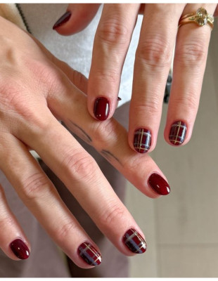Τα πρώτα φθινοπωρινά patterned manicures είναι ultra chic και μας βάζουν ομαλά σε cozy mood