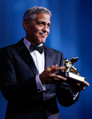 George Clooney: «Είμαι 65 και όλα είναι λίγο μελαγχολικά» - Το χιούμορ, η φθορά του χρόνου και η ελευθερία που υπερασπίστηκε στη Βενετία