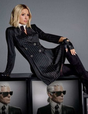 O Karl Lagerfeld συνεργάζεται ξανά με την Paris Hilton και αυτήν τη φορά με τον πιο iconic τρόπο