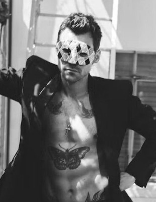 Ο Harry Styles μας υπενθυμίζει γιατί θεωρείται ένας από τους πιο iconic καλλιτέχνες της εποχής μας