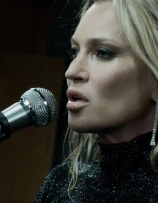 Η Kate Moss πρωταγωνιστεί στη νέα καμπάνια Gucci Primavera