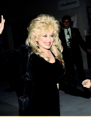 Η βασίλισσα της country μουσικής, Dolly Parton, έφυγε από τη ζωή στα 80 της