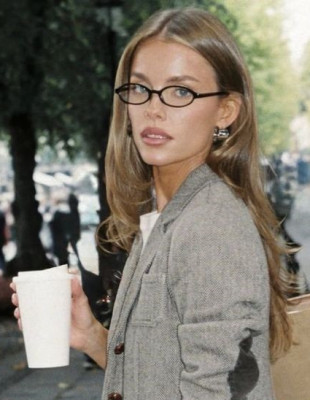 Αν φοράτε γυαλιά, αυτό είναι το Νο1 makeup trick που πρέπει να γνωρίζετε