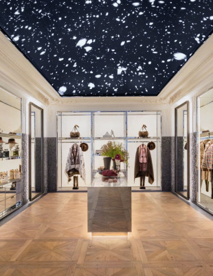 Ο οίκος Moncler άνοιξε στη Νέα Υόρκη το μεγαλύτερο κατάστημά του παγκοσμίως, μετατρέποντας το shopping σε μία immersive εμπειρία