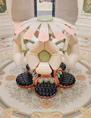 Paris Design Week 2026: Ένα γιγάντιο λουλούδι ανθίζει στο Grand Palais