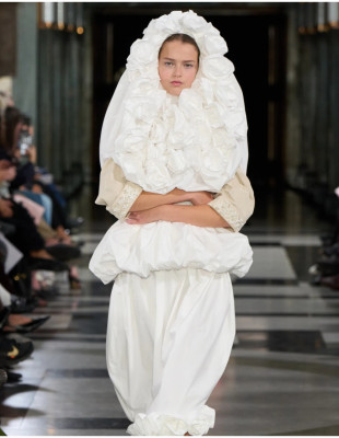 London Fashion Week: To ντεμπούτο του Christopher Kane στoν Mulberry και 3 ακόμα most-talked about shows
