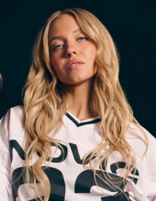 Η Sydney Sweeney, οι γυναίκες και ο αθλητισμός: Πόσο δύσκολο είναι μέχρι και σήμερα να αντικρίσουμε το θηλυκό σώμα χωρίς να το σεξουαλικοποιούμε;