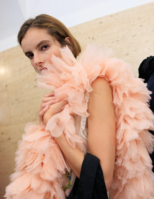 Τα beauty trends από το London Fashion Week που δεν περνούν καθόλου απαρατήρητα