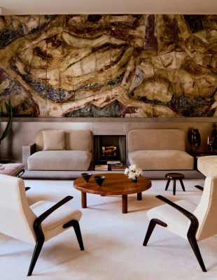Ένα pied-à-terre στο Παρίσι εμπνέεται από ένα μυθιστόρημα του 1965 και μοιάζει να είναι φτιαγμένο για μεγάλες νύχτες