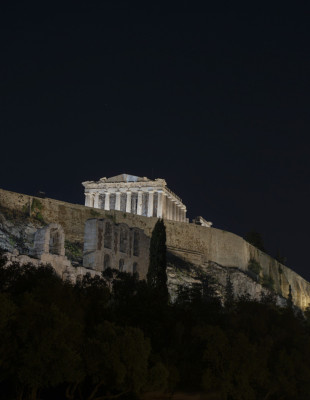 Η Ακρόπολη αποκτά νέα φωτιστική ταυτότητα: Ο ιστορικός περίπατος της Αθήνας φωτίζεται ξανά