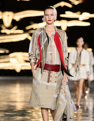 Chanel SS27: O Matthieu Blazy μετέτρεψε ξανά το Grand Palais σε ένα σκηνικό βγαλμένο από παραμύθι