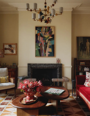 Ένα σπίτι στο Λονδίνο γεμίζει με χρώμα και έξυπνες design λύσεις