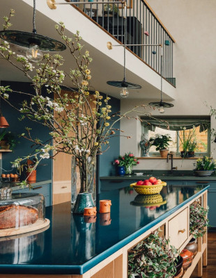 Η “Soft Kitchen” είναι η νέα τάση που κάνει την κουζίνα να μοιάζει περισσότερο με ένα ζεστό σαλόνι