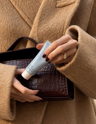 Hand-care season: Πώς να προετοιμάσετε τα χέρια σας πριν κάνουν την εμφάνισή τους τα πρώτα σημάδια ξηρότητας