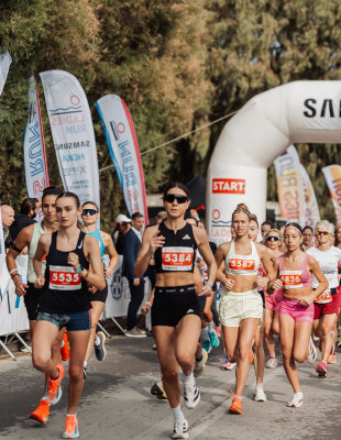 Ladies Run 2026: Η γυναικεία δύναμη παίρνει θέση με φόντο το σκηνικό της Astir Beach