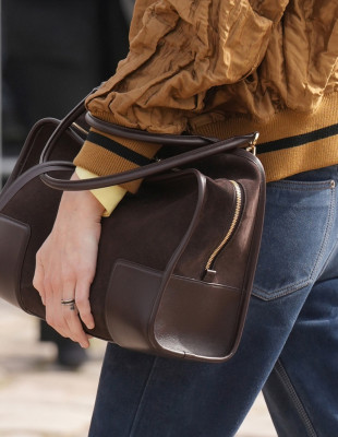 Shopping Alert: Οι πιο κομψές tote bags της σεζόν
