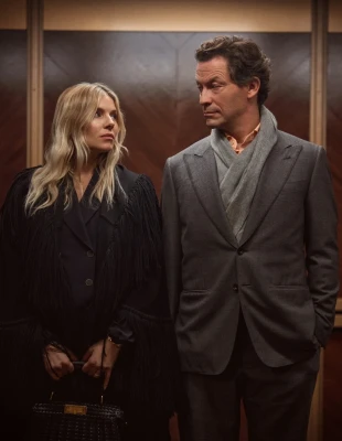Η Sienna Miller και ο Dominic West ενώνουν το βρετανικό χιούμορ τους σε ένα απολαυστικό Q&A