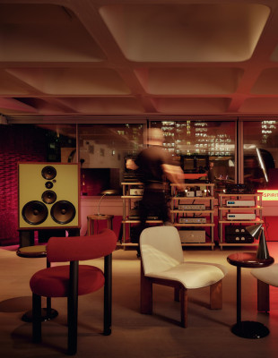 Το νέο listening bar του Λονδίνου γίνεται η επόμενη must visit στάση για τους επισκέπτες
