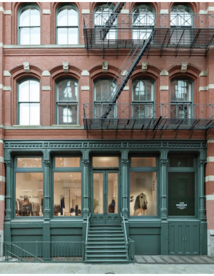 Το Massimo Dutti άνοιξε το νέο flagship store στη Νέα Υόρκη και στα εγκαίνιά του συναντά τον ποιητικό κόσμο της Patti Smith