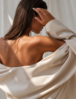 Όλες μιλούν για τα body serums, αλλά αξίζουν πραγματικά την προσοχή μας;