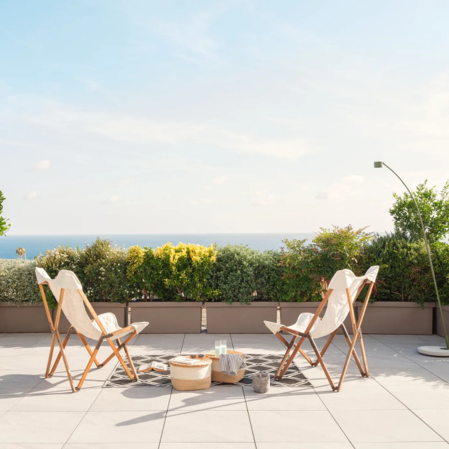 Ένα φωτεινό ρετιρέ στη Γένοβα με θέα στη θάλασσα επαναπροσδιορίζει το ιταλικό coastal design