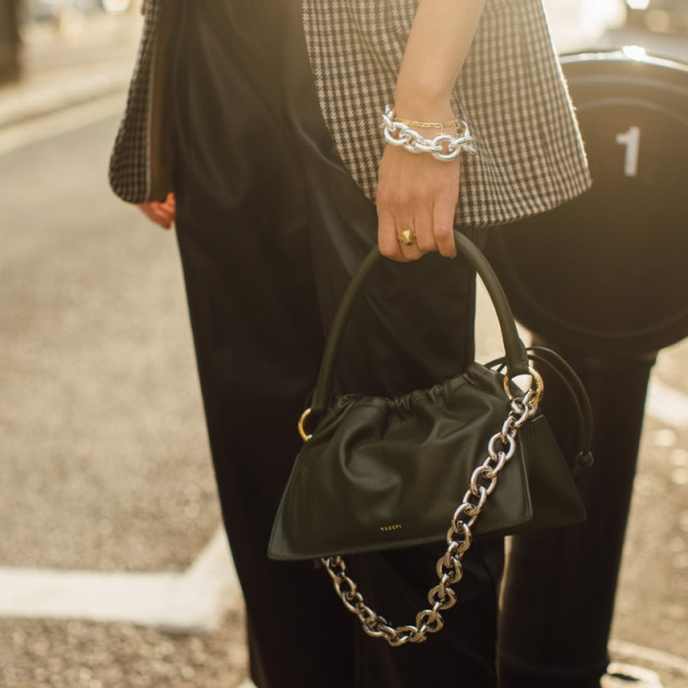 Οι minimal τσάντες που θα χαρίσουν expensive looking αισθητική στα πιο απλά σας σύνολα