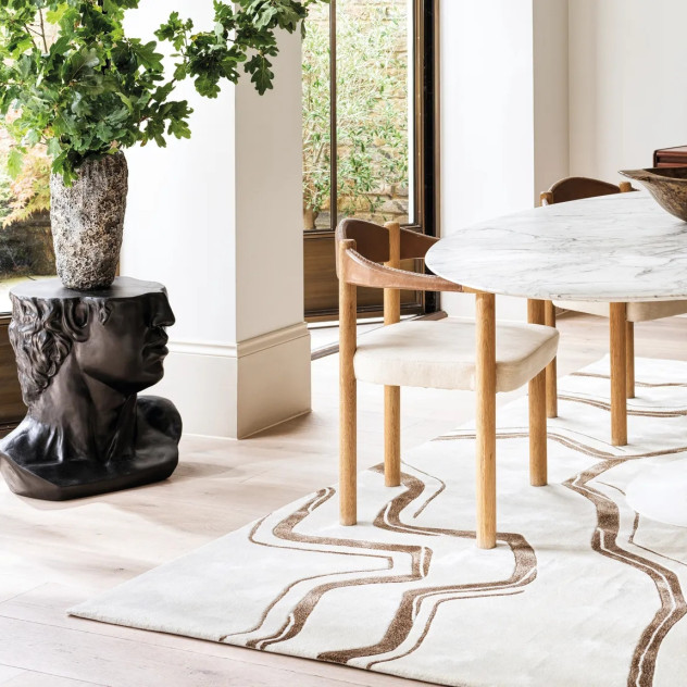 Τα απαραίτητα βήματα για να καθαρίσετε σωστά τα χαλιά σας πριν τα αποθηκεύσετε για το καλοκαίρι